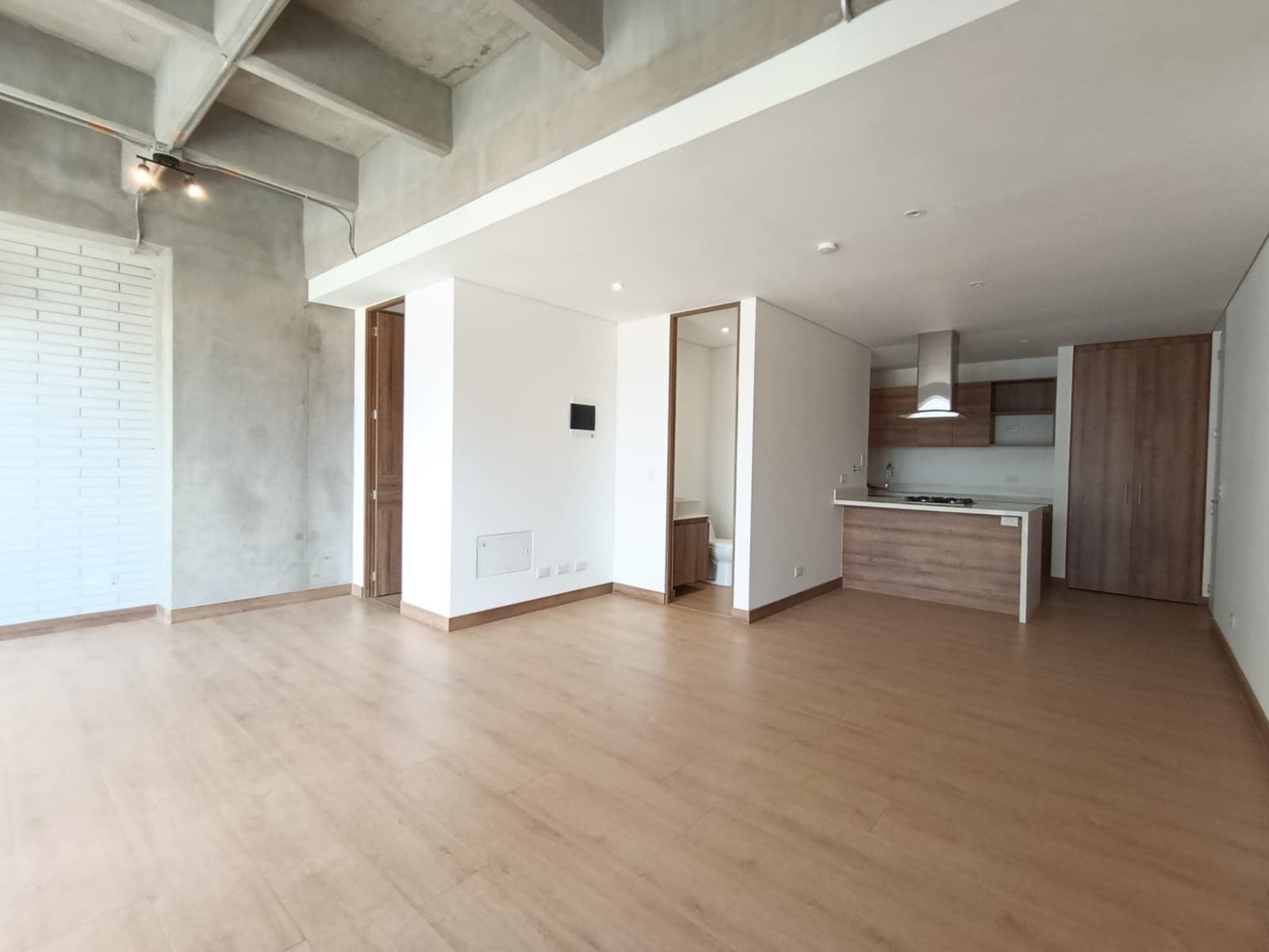 Apartamento en arriendo en Ciudad Del Rio, El Poblado, Medellín — foto 1 de 16