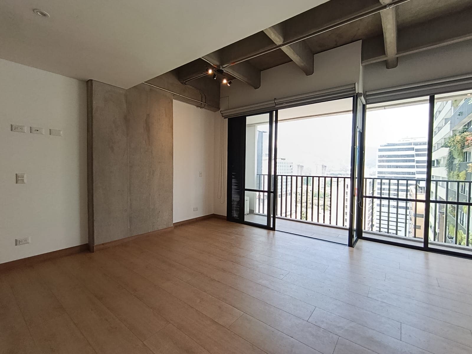 Apartamento en arriendo en Ciudad Del Rio, El Poblado, Medellín — foto 5 de 16