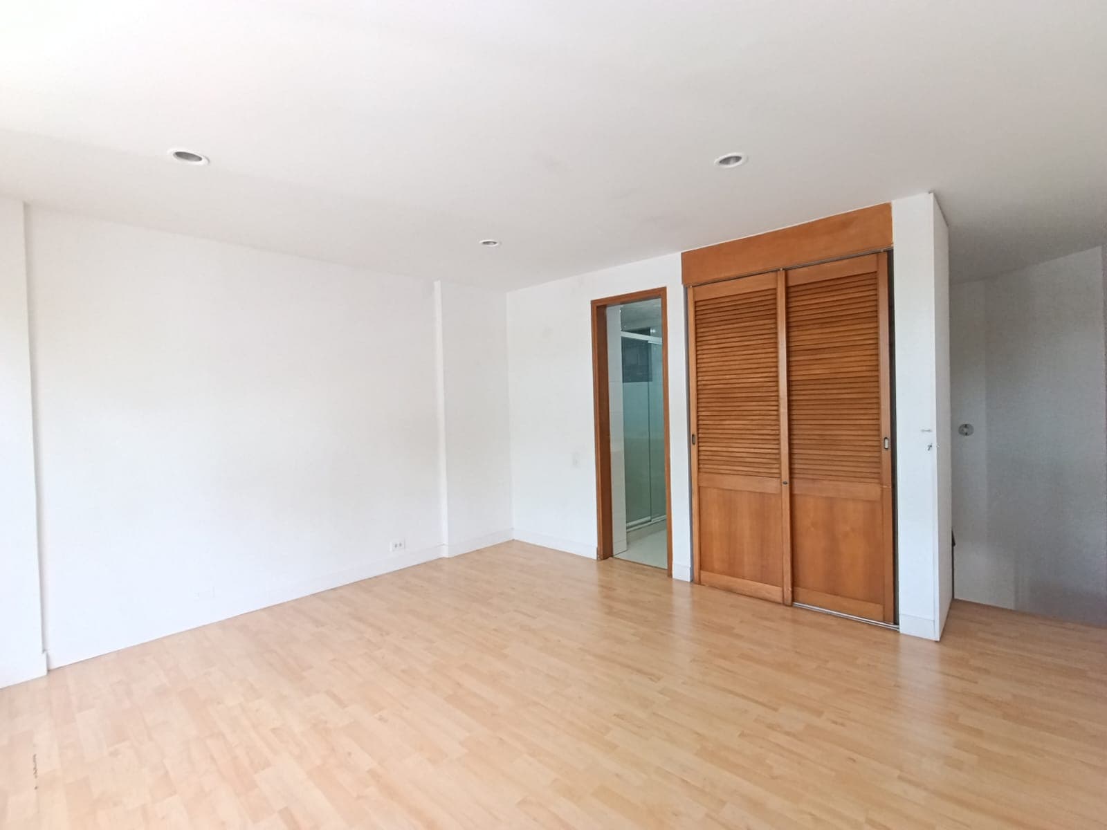 Apartamento en arriendo en Aguacatala, El Poblado, Medellín — foto 3 de 13