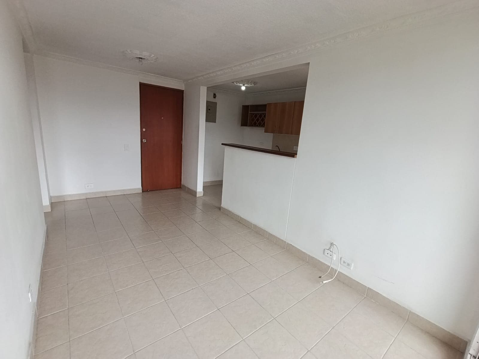 Apartaestudio en arriendo en Los Colores, Laureles, Medellín — foto 2 de 17