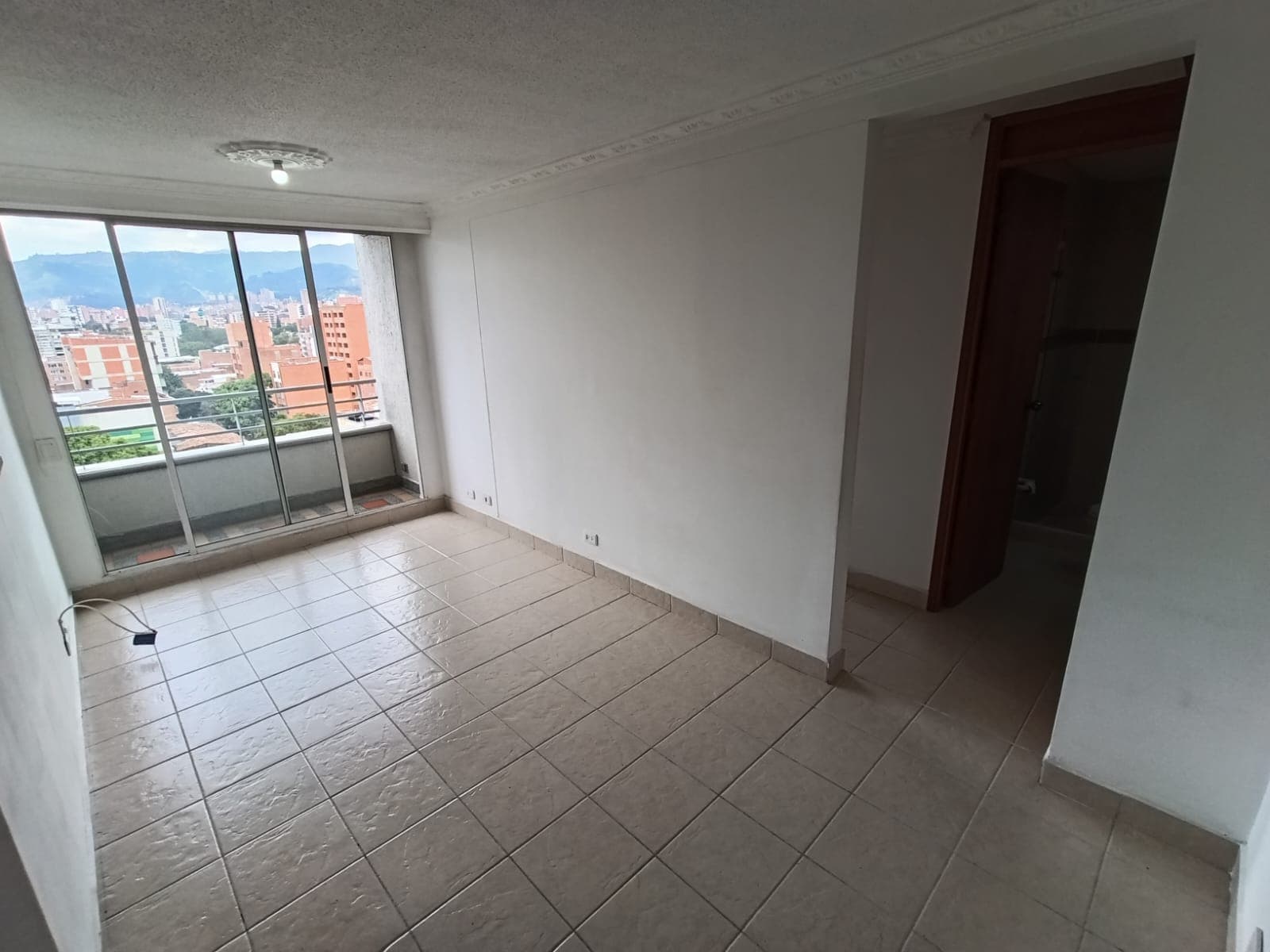 Apartaestudio en arriendo en Los Colores, Laureles, Medellín — foto 3 de 17