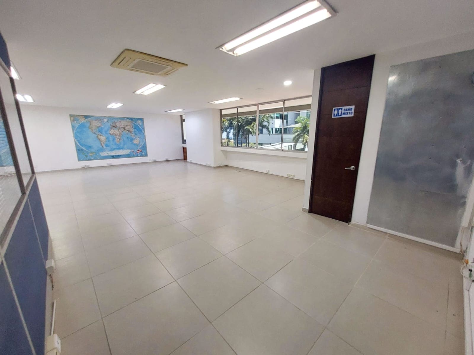 Oficina en arriendo en Los Balsos, El Poblado, Medellín — foto 1 de 10