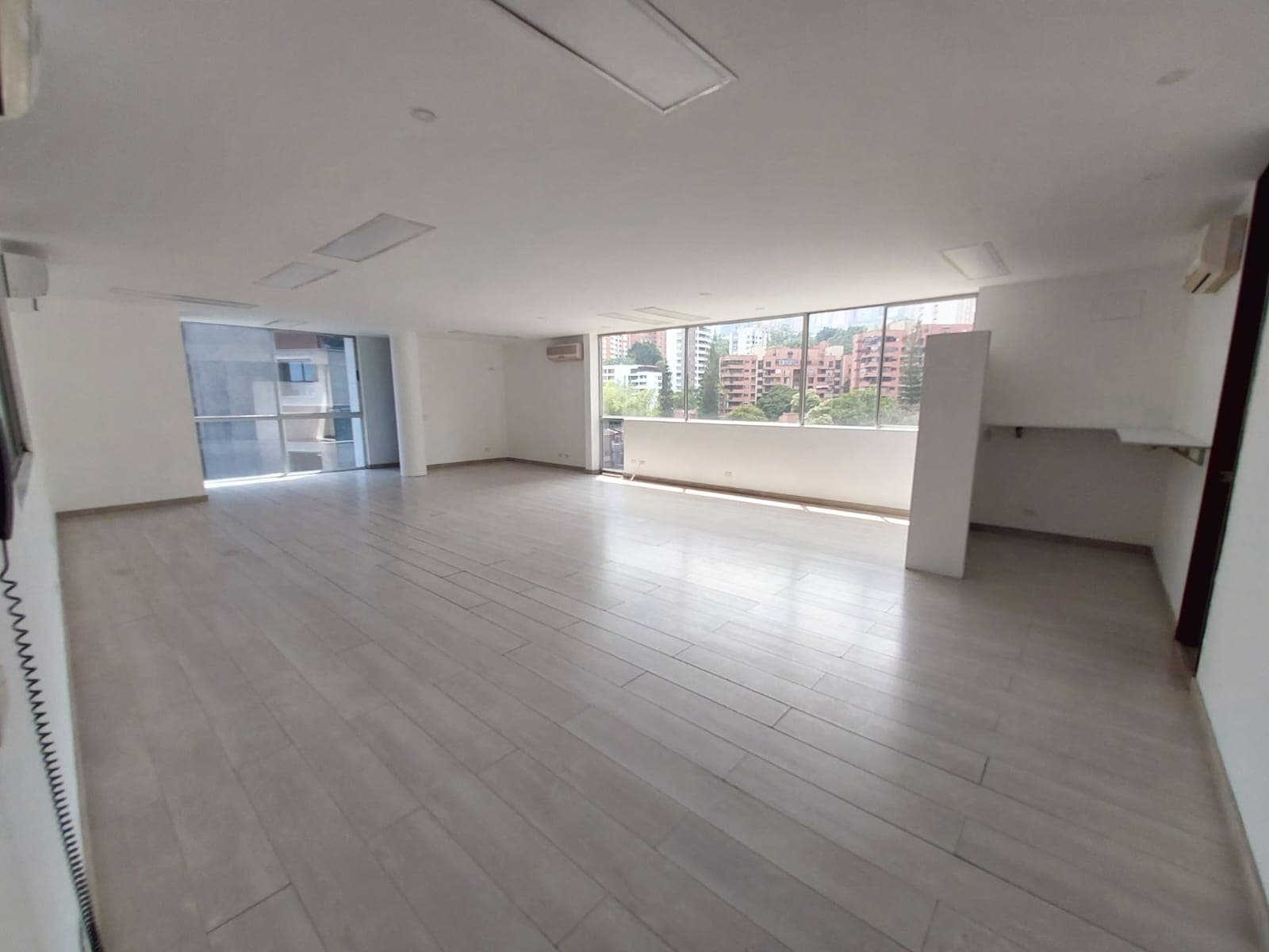 Oficina en arriendo en Los Balsos, El Poblado, Medellín — foto 2 de 11