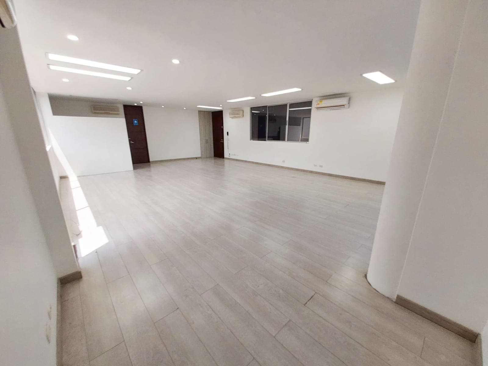 Oficina en arriendo en Los Balsos, El Poblado, Medellín — foto 4 de 11