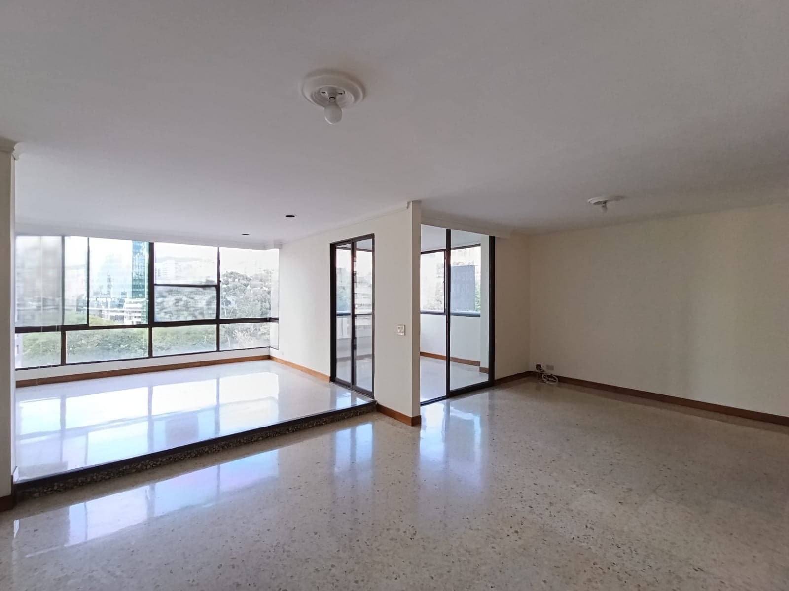 Apartamento en arriendo en Santa María De Los Ángeles, El Poblado, Medellín — foto 1 de 18