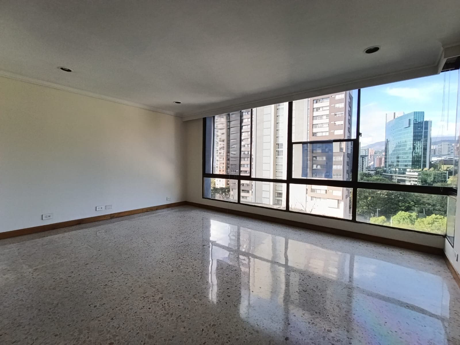 Apartamento en arriendo en Santa María De Los Ángeles, El Poblado, Medellín — foto 4 de 18