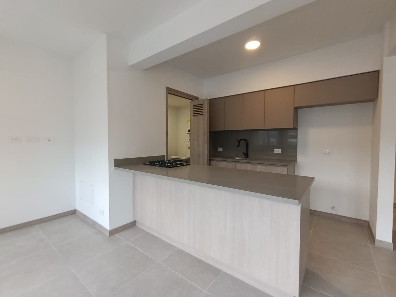 Apartamento en arriendo en Ciudad Del Rio, El Poblado, Medellín — foto 3 de 20