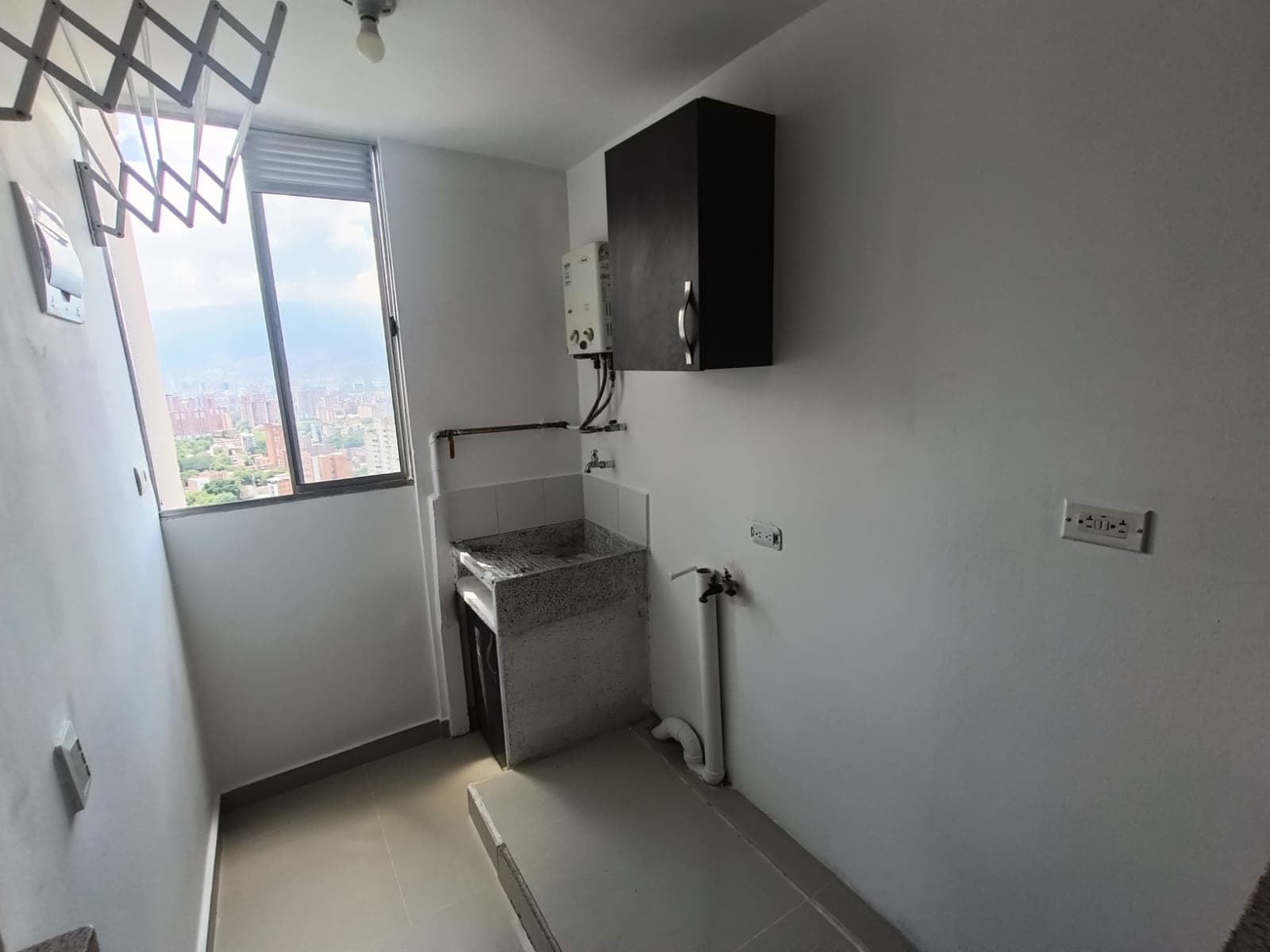Apartamento en arriendo en Calasanz, La America, Medellín — foto 4 de 17