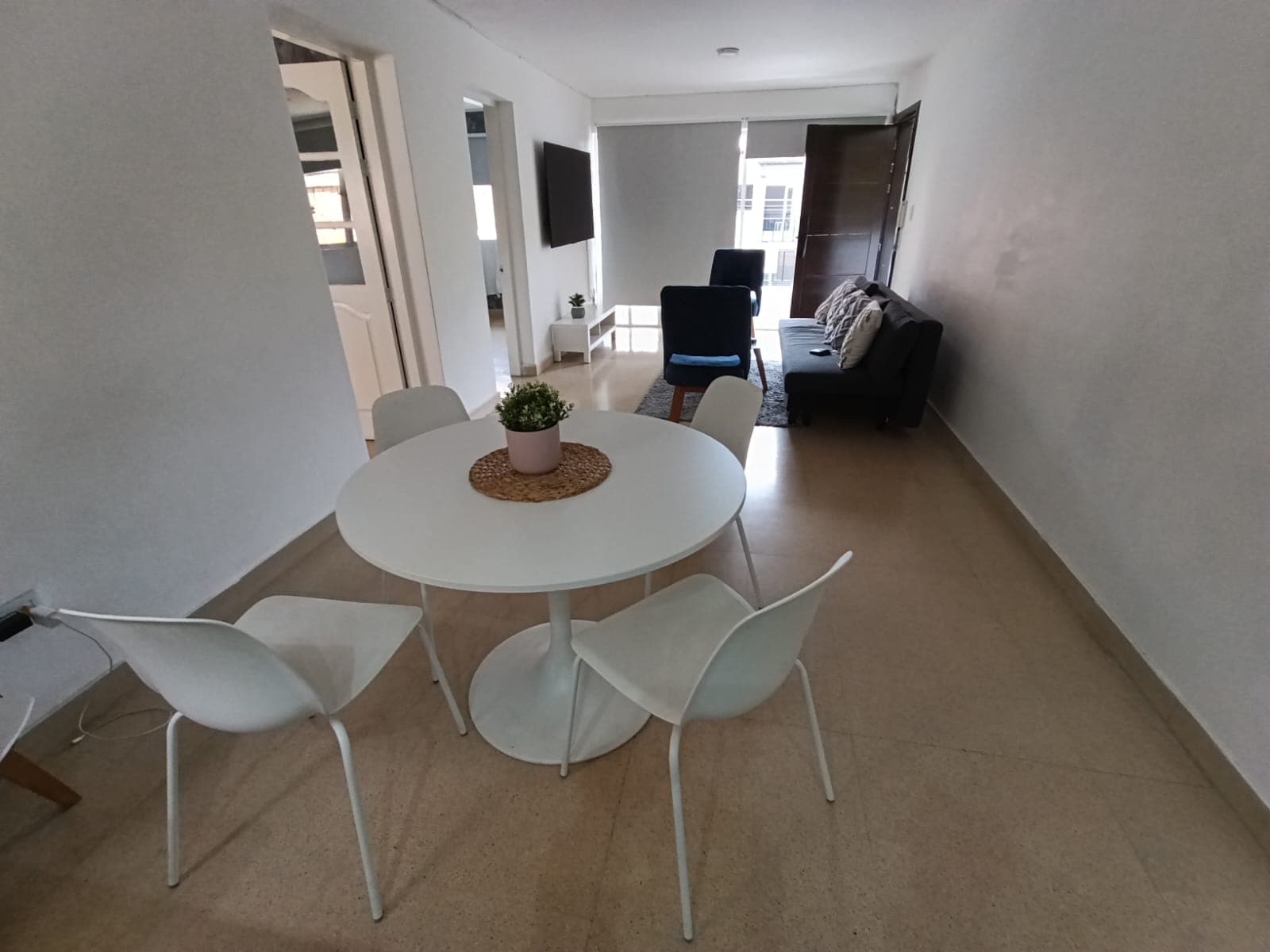 Apartamento en arriendo en Florida Nueva, Laureles, Medellín — foto 1 de 18