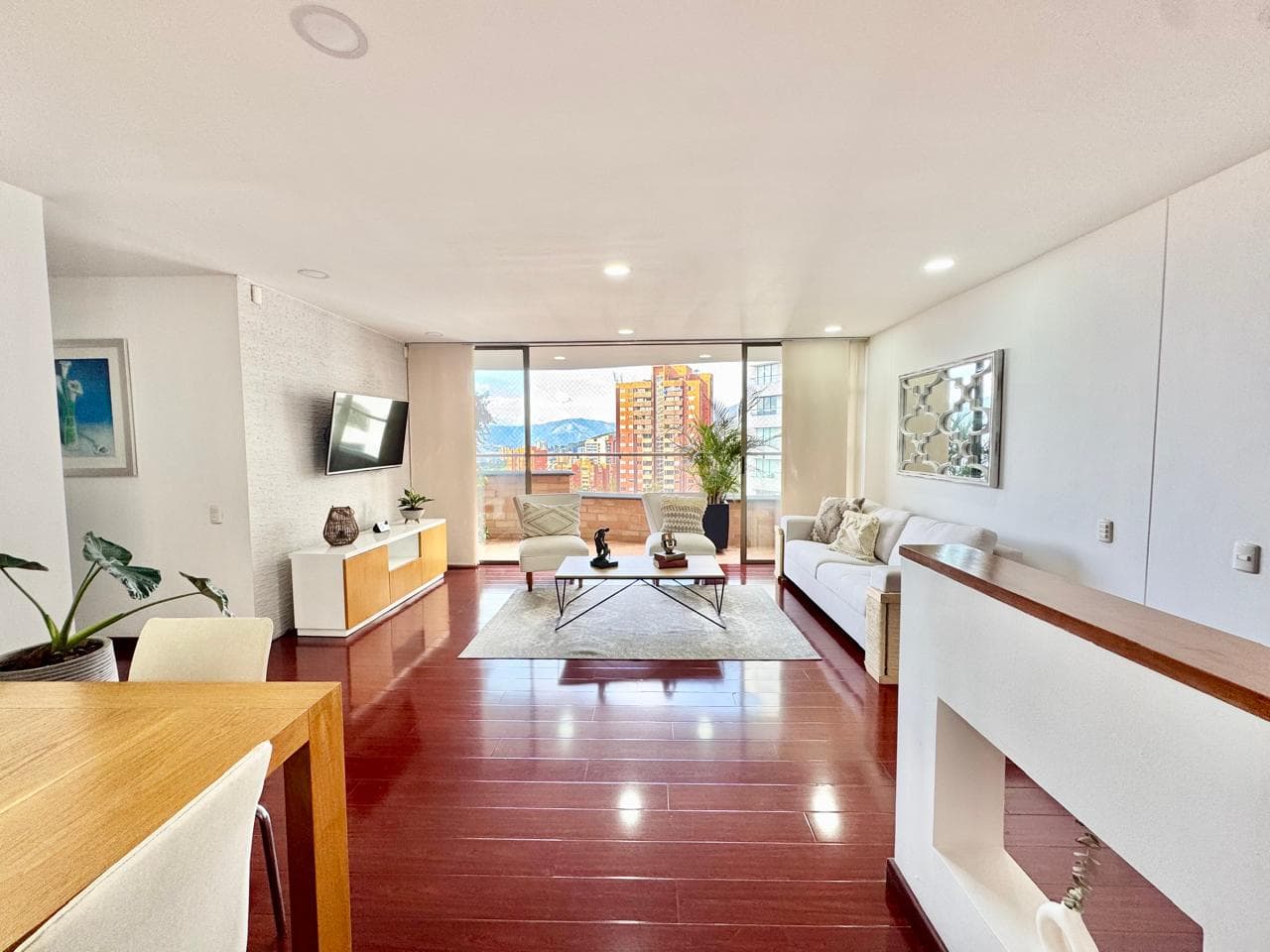 Apartamento en arriendo en El Tesoro, El Poblado, Medellín — foto 1 de 13