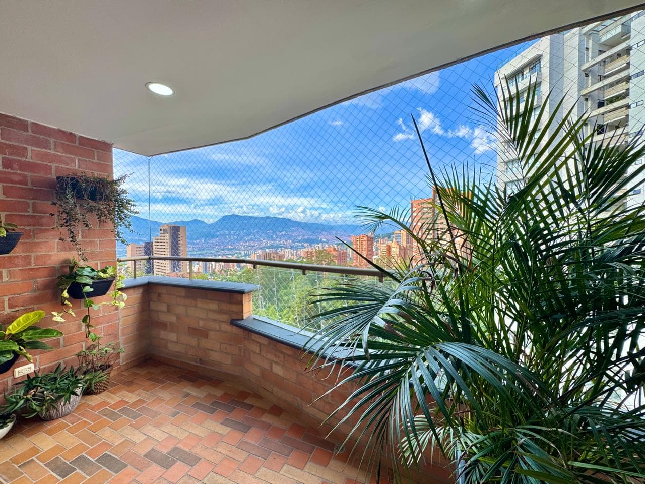 Apartamento en arriendo en El Tesoro, El Poblado, Medellín — foto 2 de 13