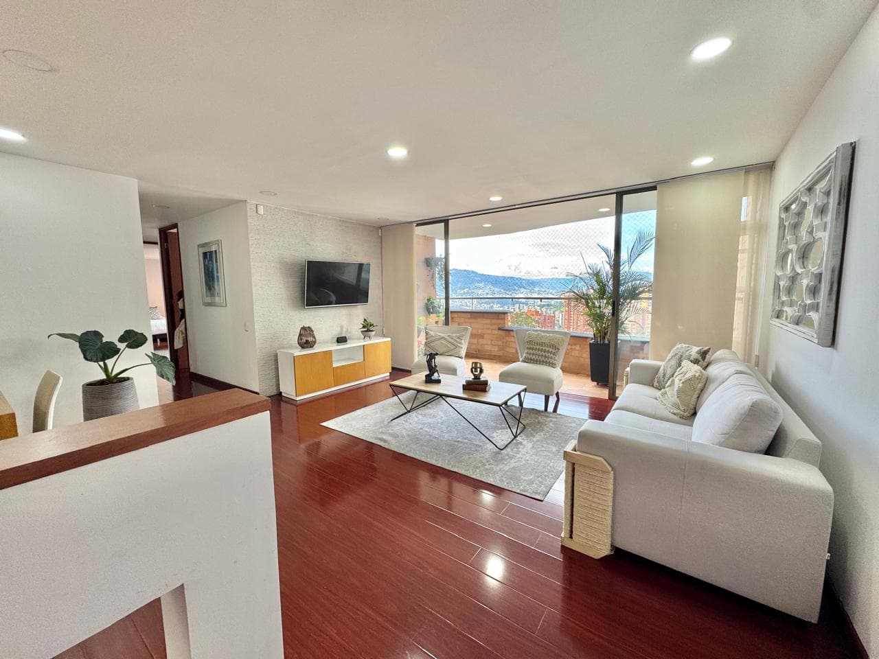 Apartamento en arriendo en El Tesoro, El Poblado, Medellín — foto 3 de 13