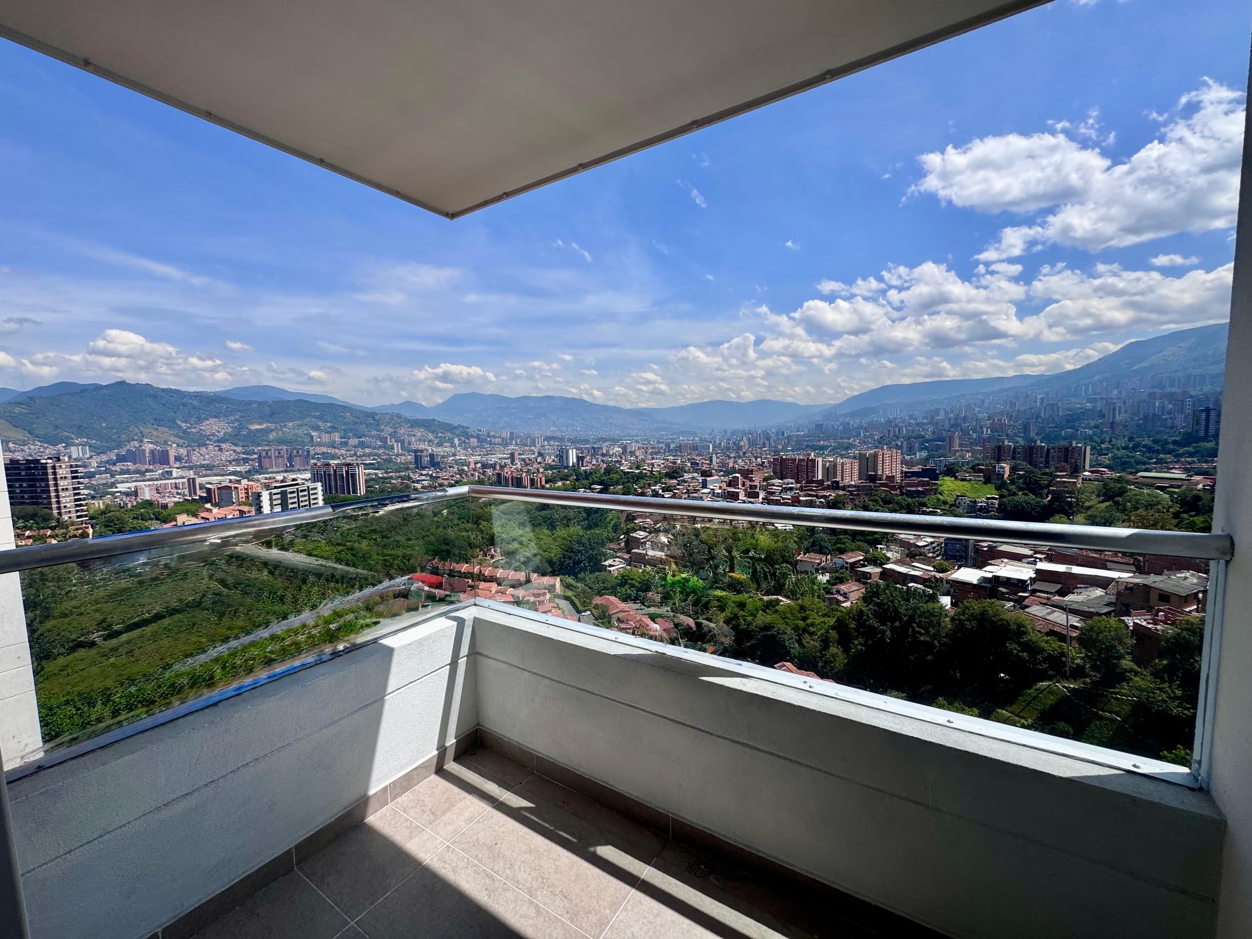 Apartamento en arriendo en Las Antillas, Envigado — foto 1 de 18
