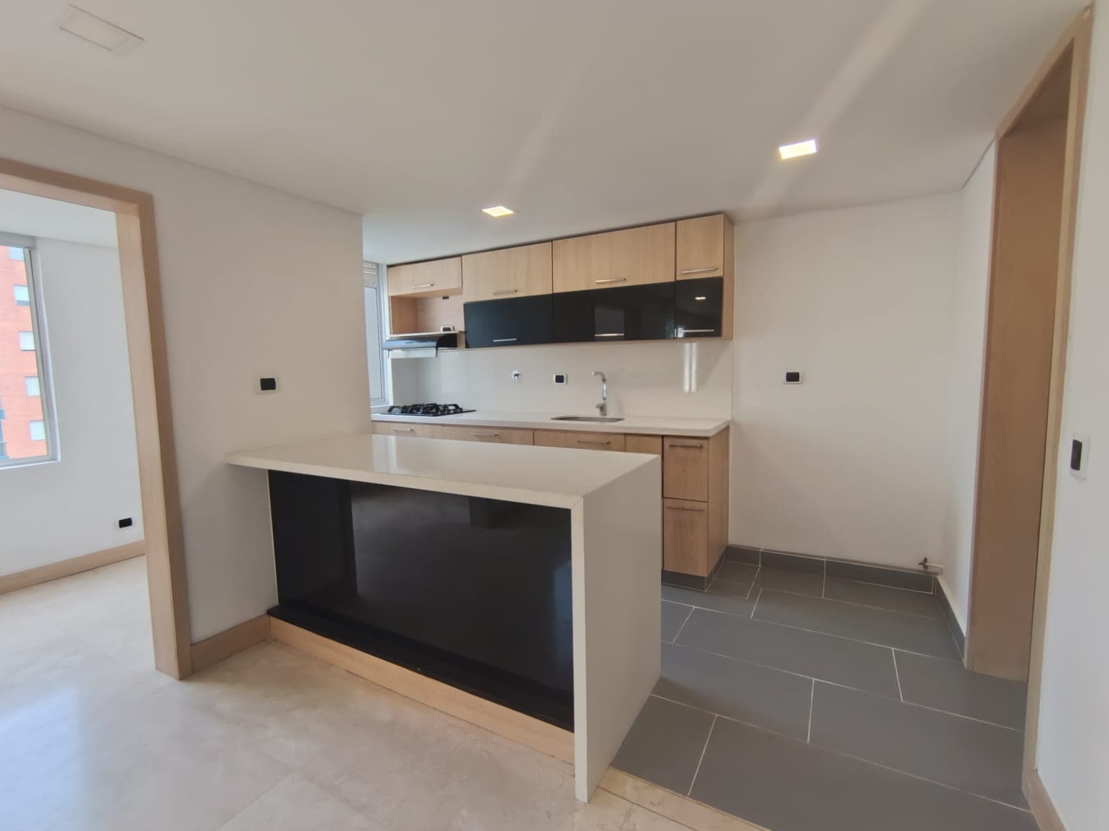 Apartamento en arriendo en Almería, La America, Medellín — foto 1 de 20