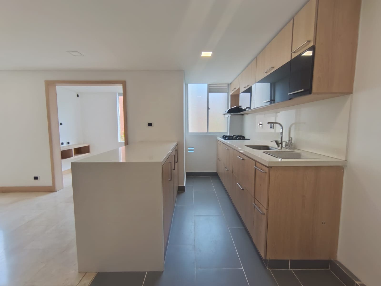 Apartamento en arriendo en Almería, La America, Medellín — foto 2 de 20