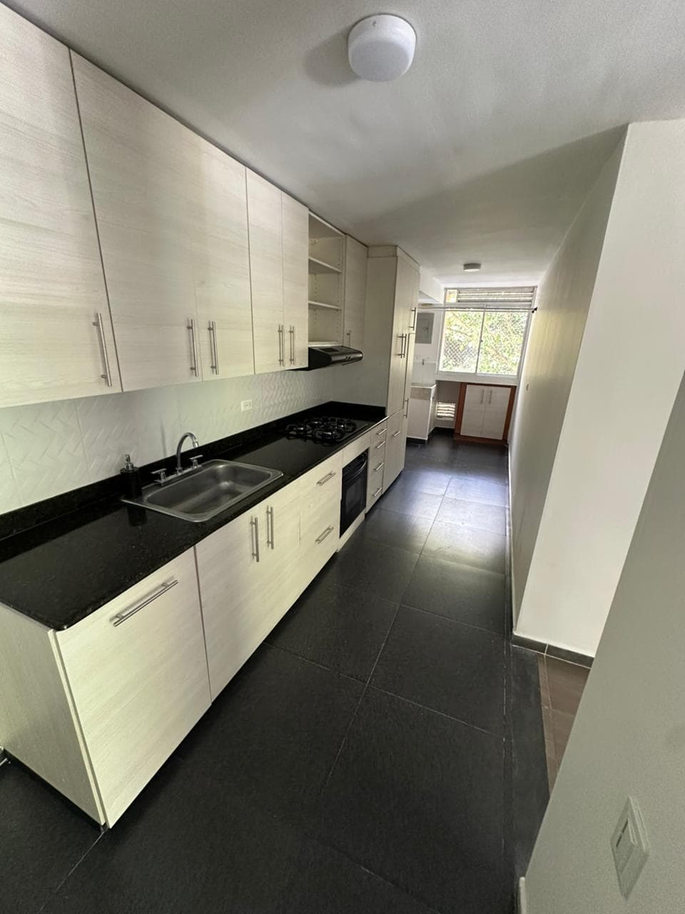Apartamento en arriendo en Castropol, El Poblado, Medellín — foto 3 de 20