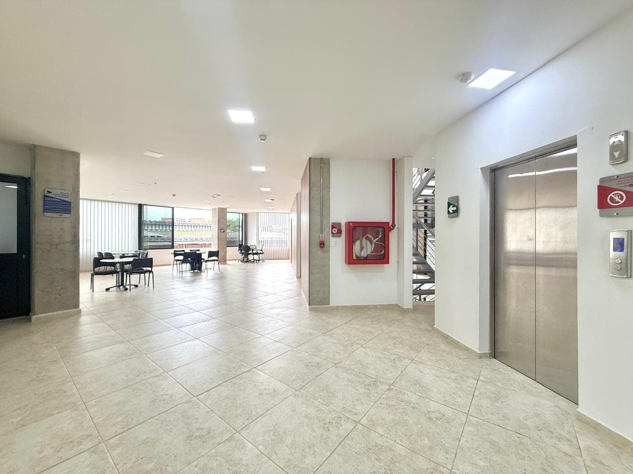 Oficina en arriendo en Av Sur, Pereira — foto 2 de 13