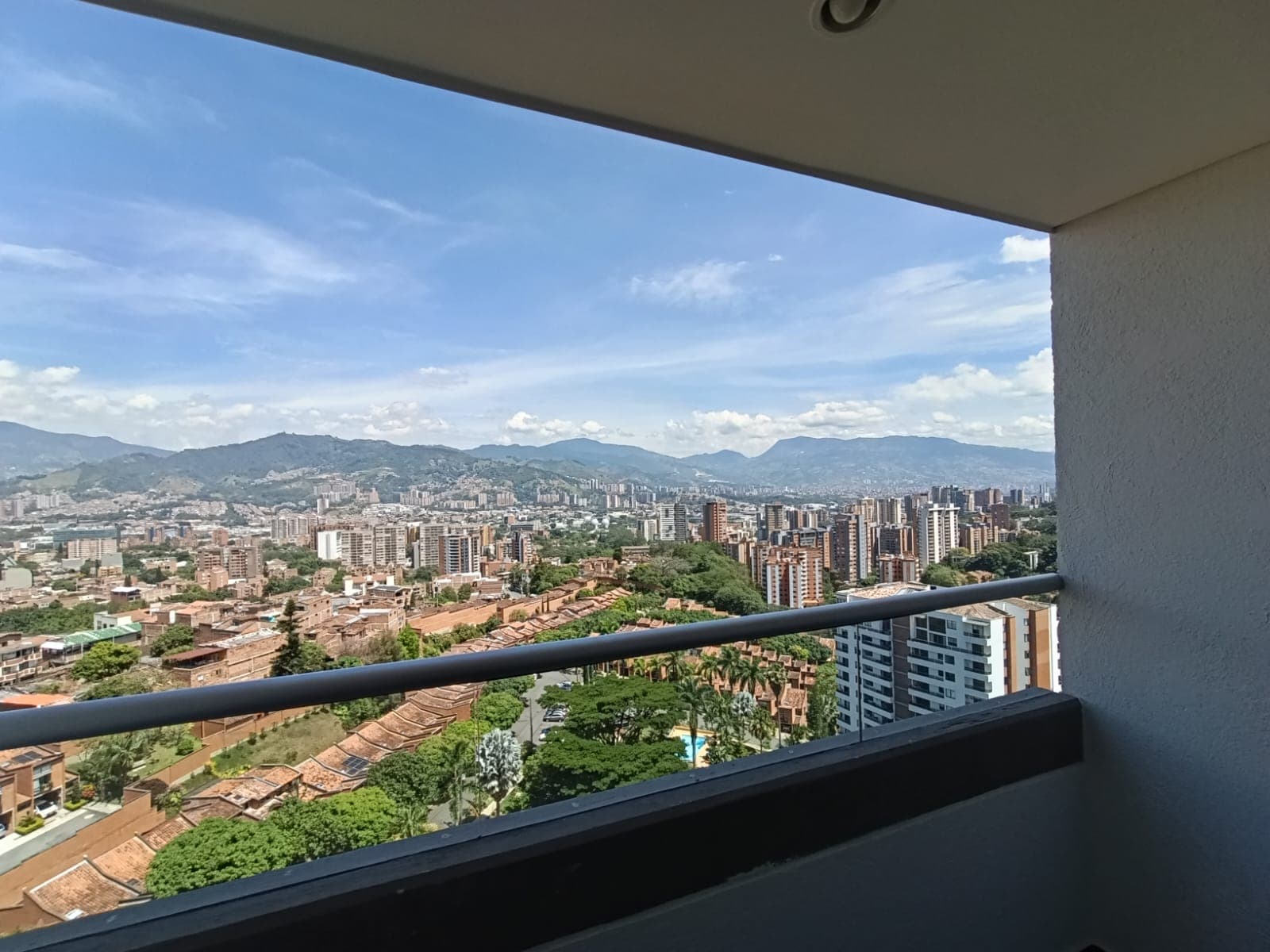 Apartamento en arriendo en La Abadia, Envigado — foto 1 de 20