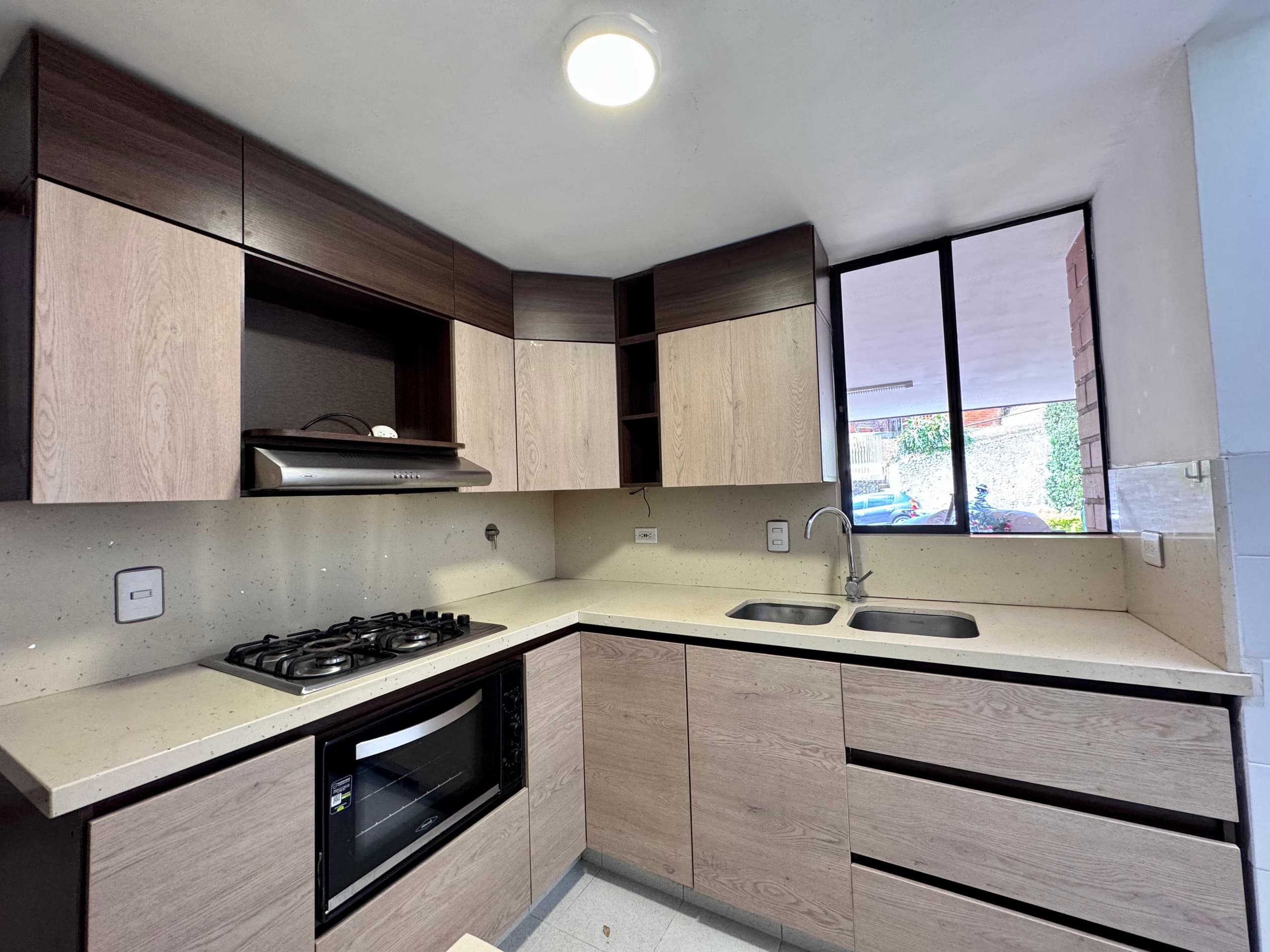 Casa Vivienda en arriendo en Loma de las Brujas, Envigado — foto 3 de 20