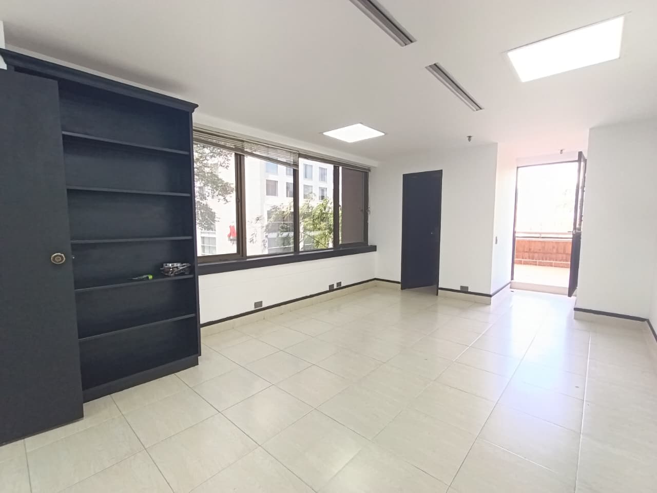 Oficina en arriendo en Milla de Oro, El Poblado, Medellín — foto 1 de 17
