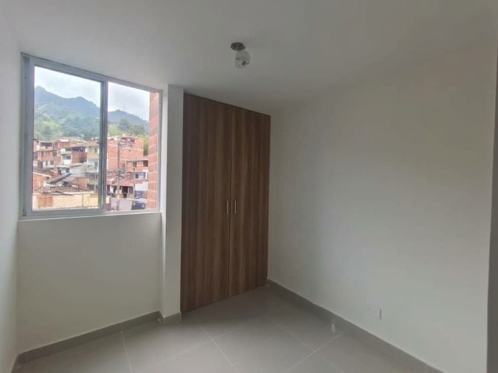Apartamento en arriendo en Maria Auxiliadora, Sabaneta — foto 5 de 9