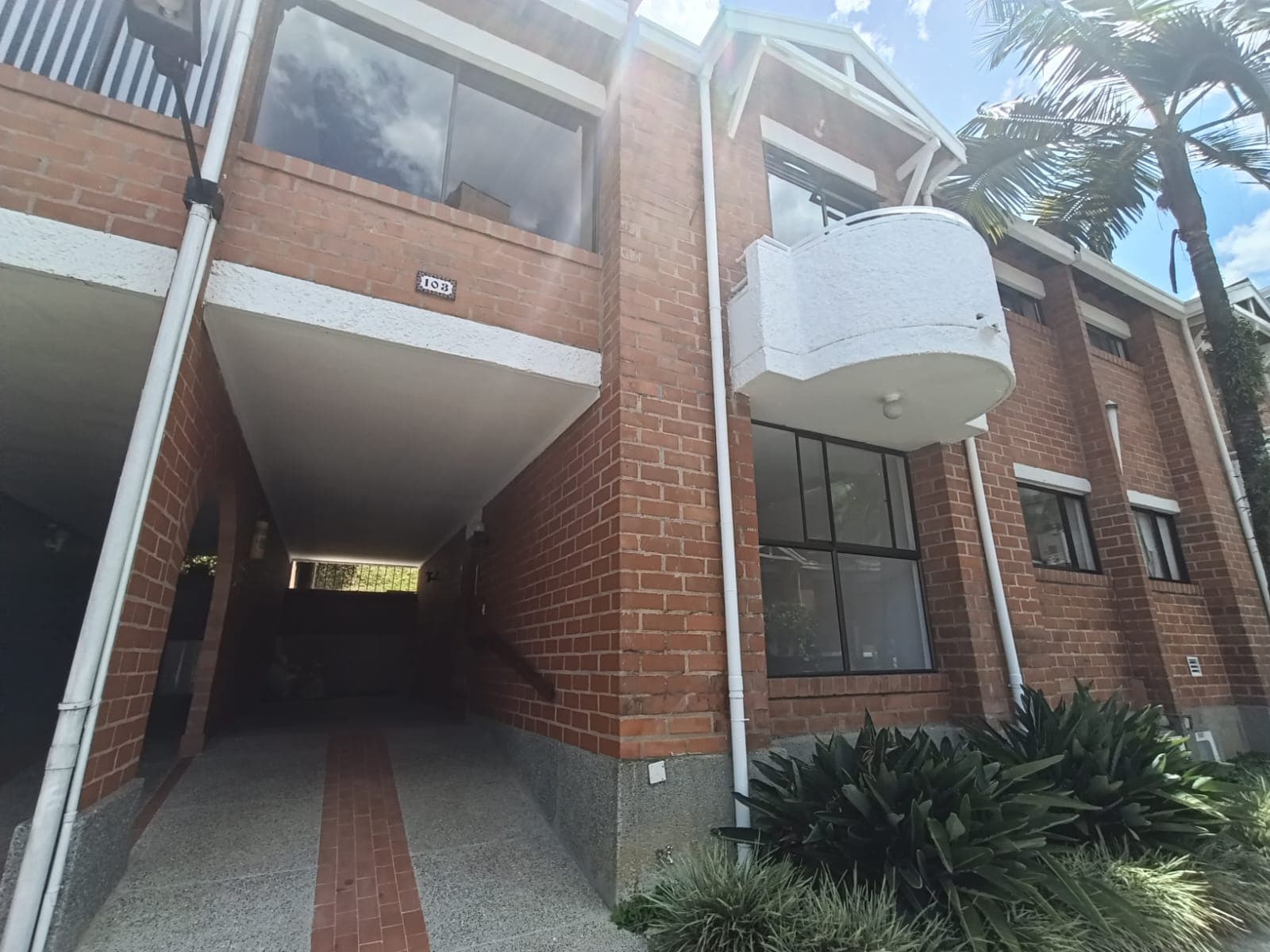 Casa Vivienda en arriendo en El Tesoro, El Poblado, Medellín — foto 2 de 20