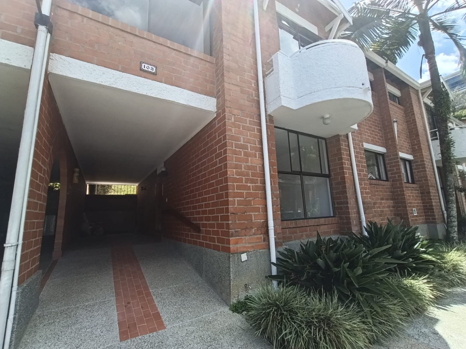 Casa Vivienda en arriendo en El Tesoro, El Poblado, Medellín — foto 3 de 20
