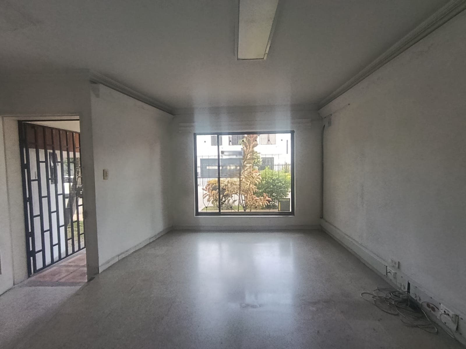 Casa Comercial en arriendo en Belén Malibú, Medellín — foto 1 de 20