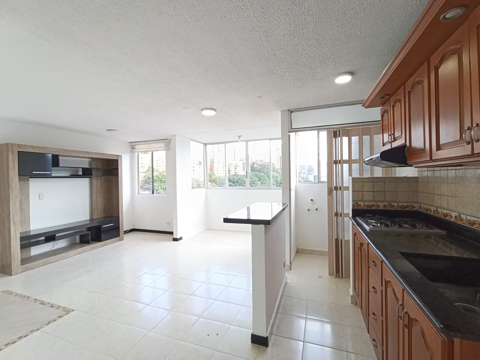 Apartamento en arriendo en Loma de San Julián, El Poblado, Medellín — foto 1 de 11