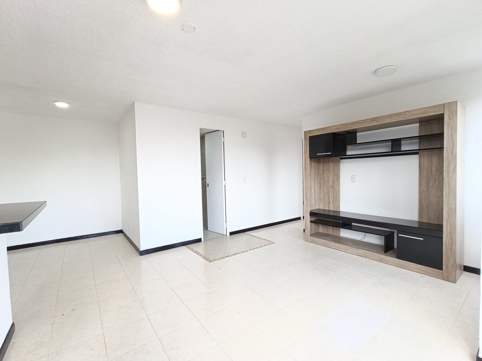 Apartamento en arriendo en Loma de San Julián, El Poblado, Medellín — foto 3 de 11