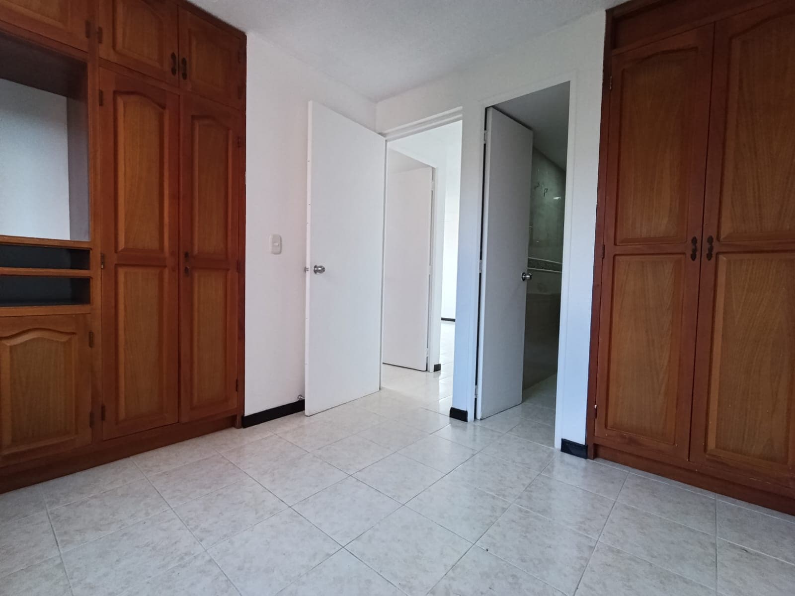 Apartamento en arriendo en Loma de San Julián, El Poblado, Medellín — foto 4 de 11