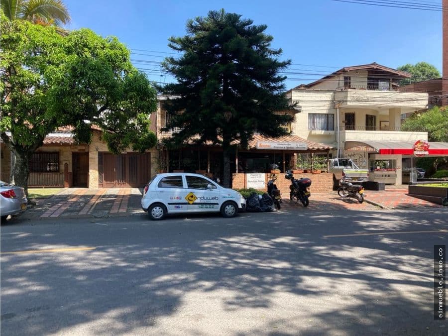 Casa Comercial en arriendo en Los Colores, Laureles, Medellín — foto 1 de 20