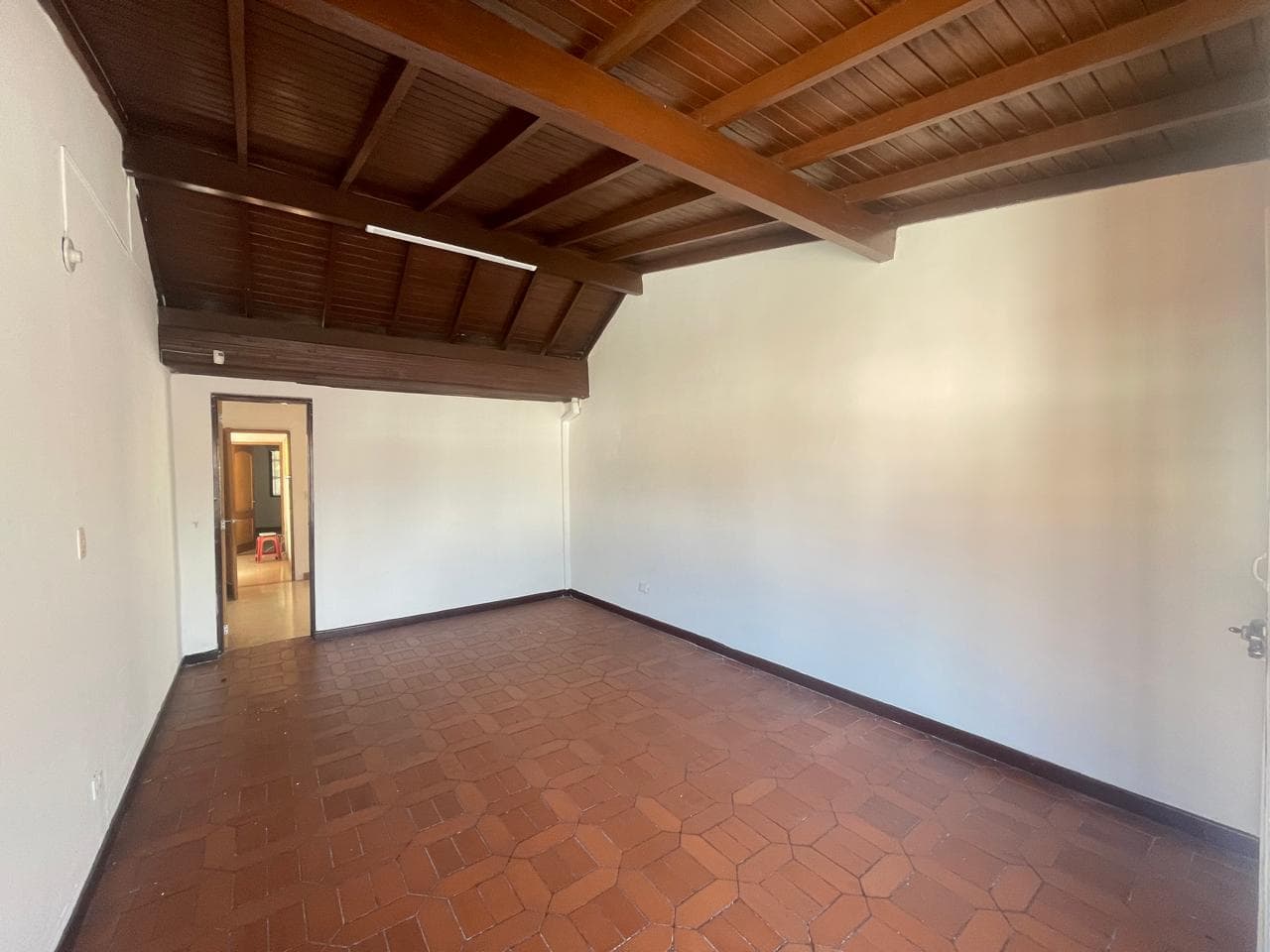 Casa Comercial en arriendo en Los Colores, Laureles, Medellín — foto 2 de 20