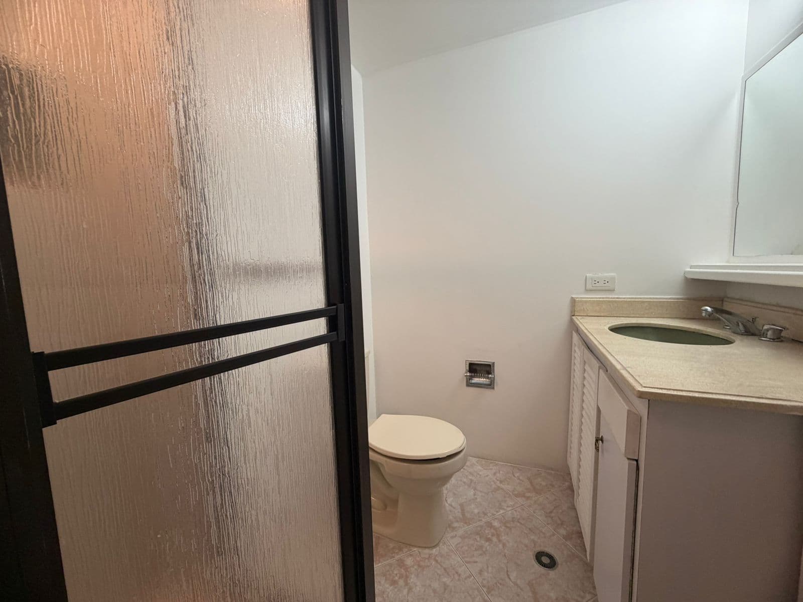 Apartamento en arriendo en Patio Bonito, El Poblado, Medellín — foto 3 de 20