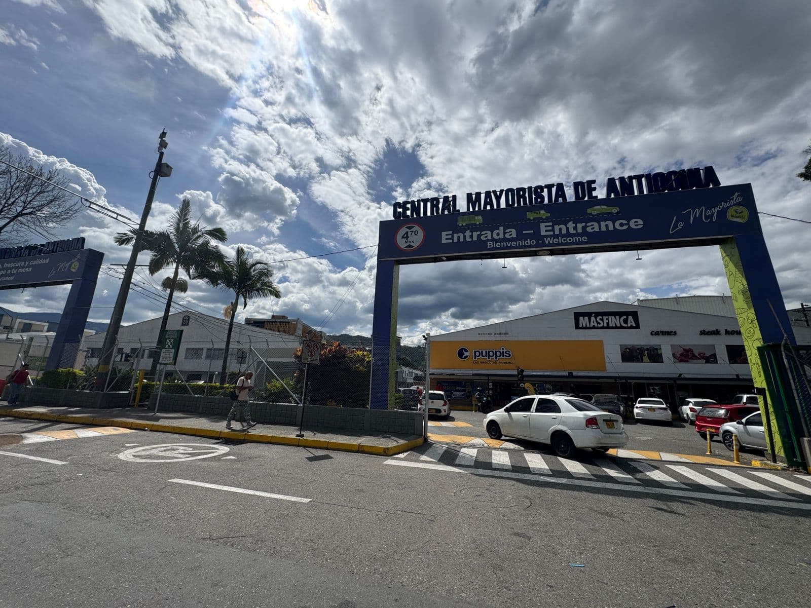 Oficina en arriendo en La Mayorista, Itagui — foto 1 de 20