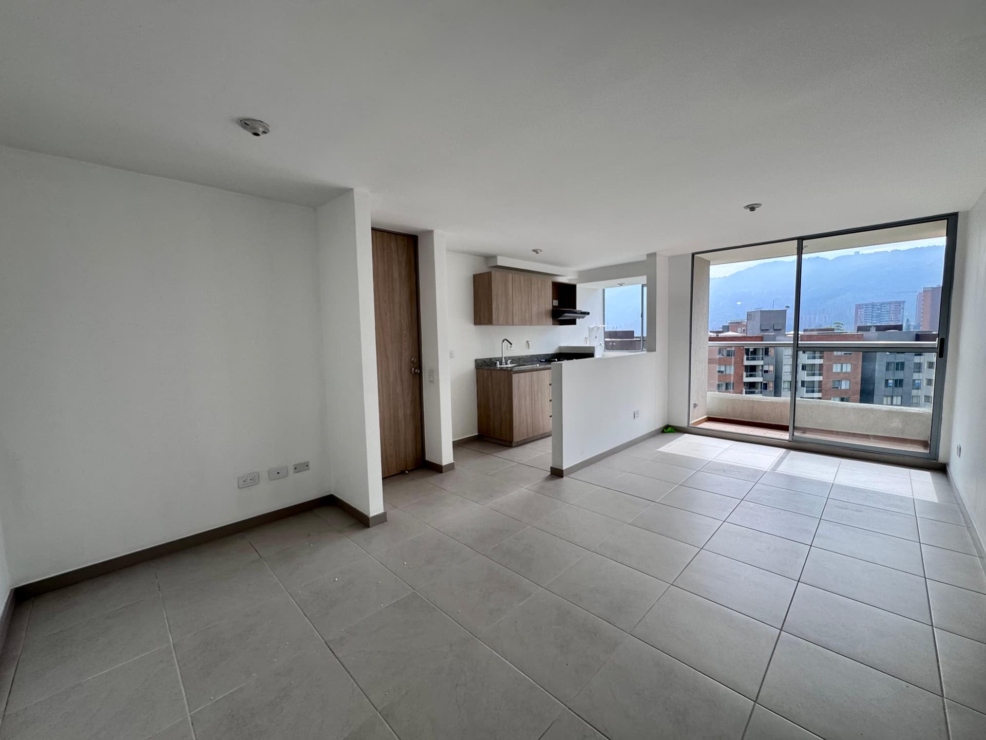Apartamento en arriendo en La Cuenca, Envigado — foto 1 de 17