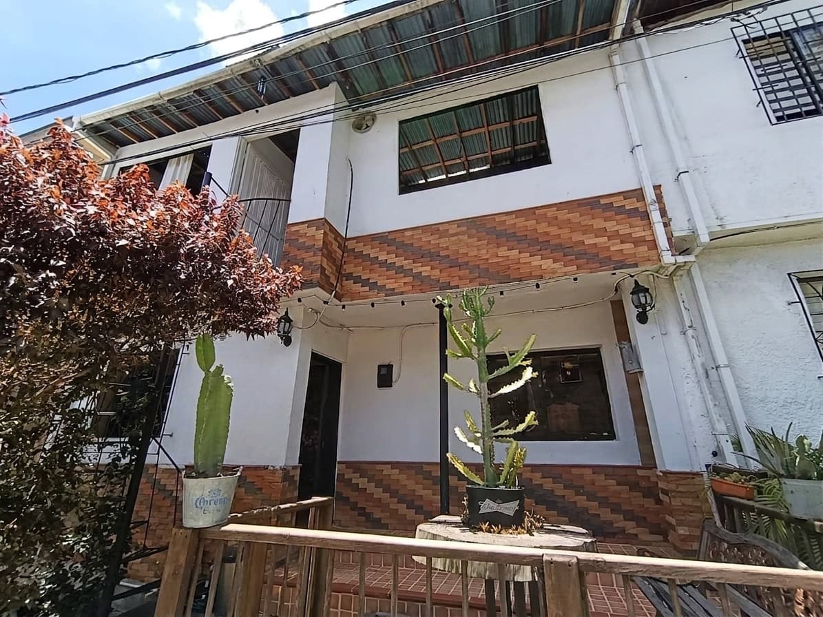 Casa Comercial en arriendo en Loma de los Parra, El Poblado, Medellín — foto 1 de 20