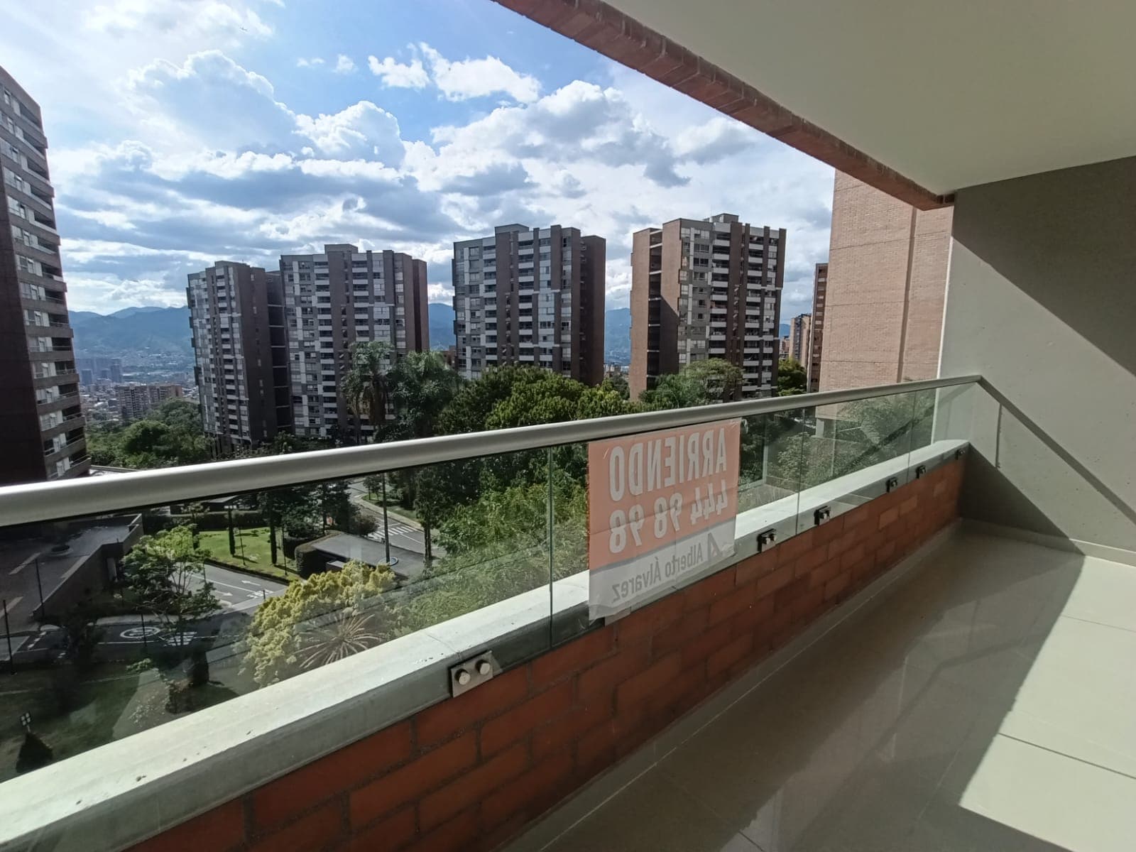 Apartamento en arriendo en Loma del Chocho, Envigado — foto 1 de 16