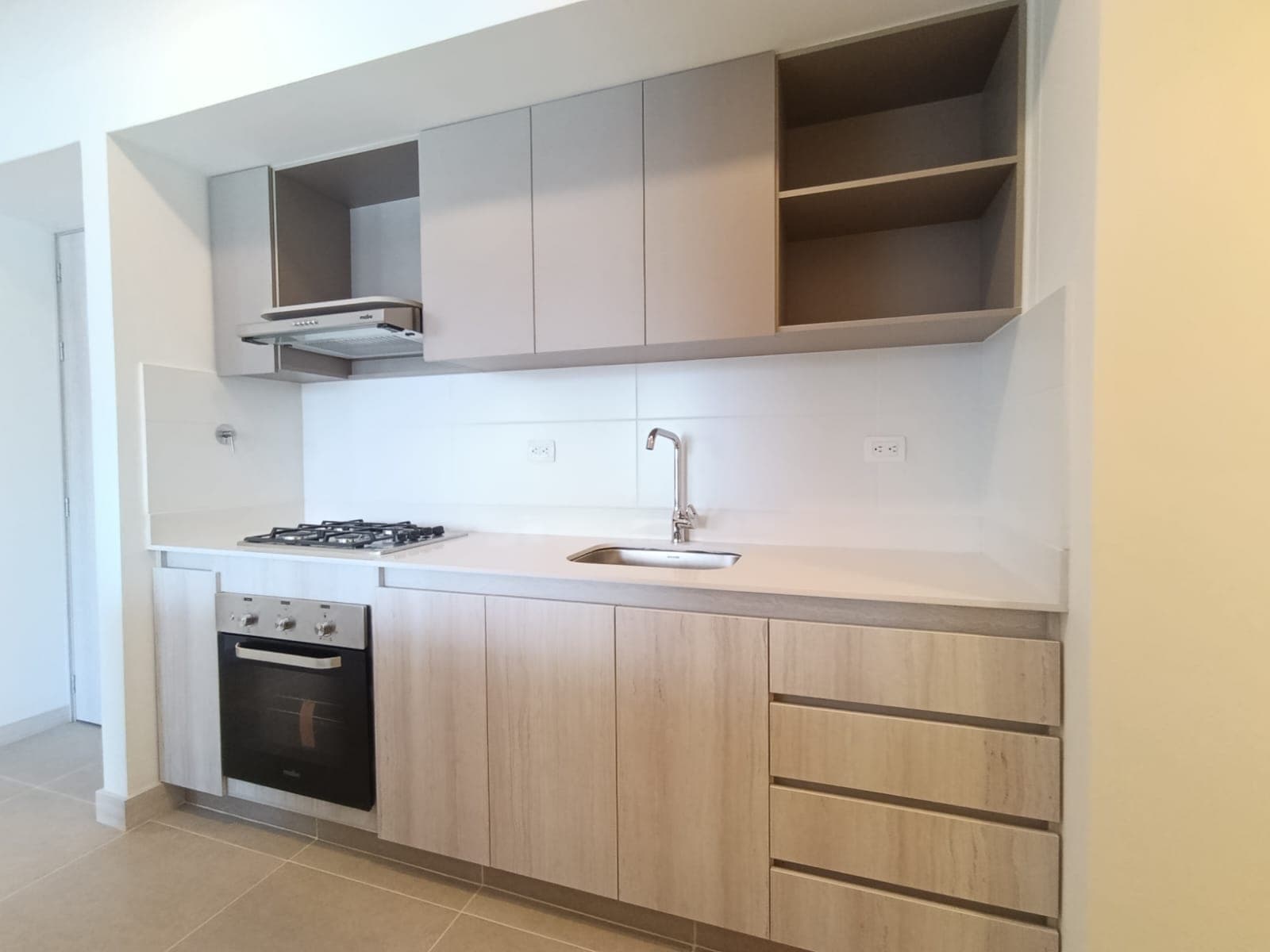 Apartamento en arriendo en Ciudad del Rio, El Poblado, Medellín — foto 3 de 12