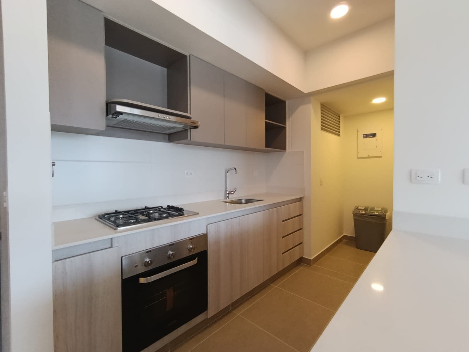 Apartamento en arriendo en Ciudad del Rio, El Poblado, Medellín — foto 5 de 12