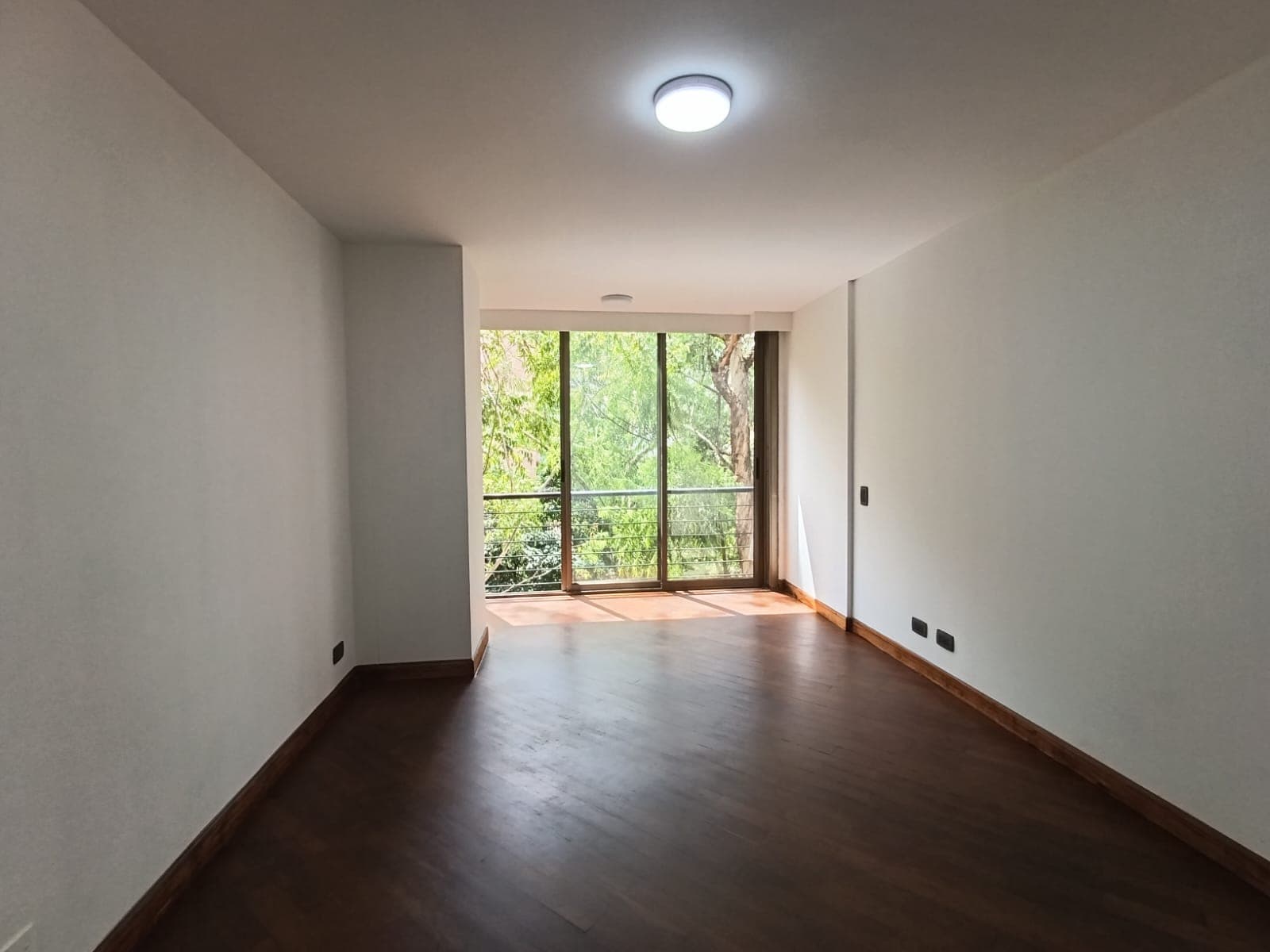 Apartamento en arriendo en Patio Bonito, El Poblado, Medellín — foto 1 de 20
