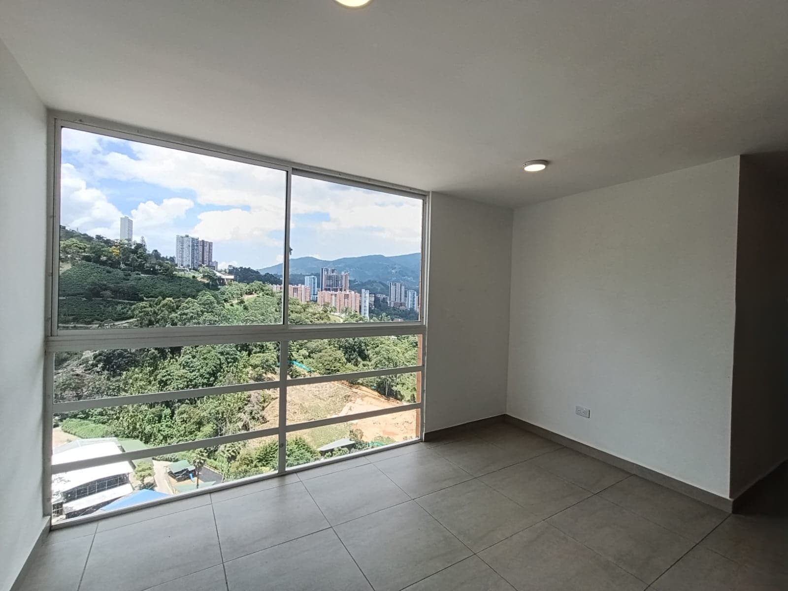 Apartamento en arriendo en Maria Auxiliadora, Sabaneta — foto 1 de 8