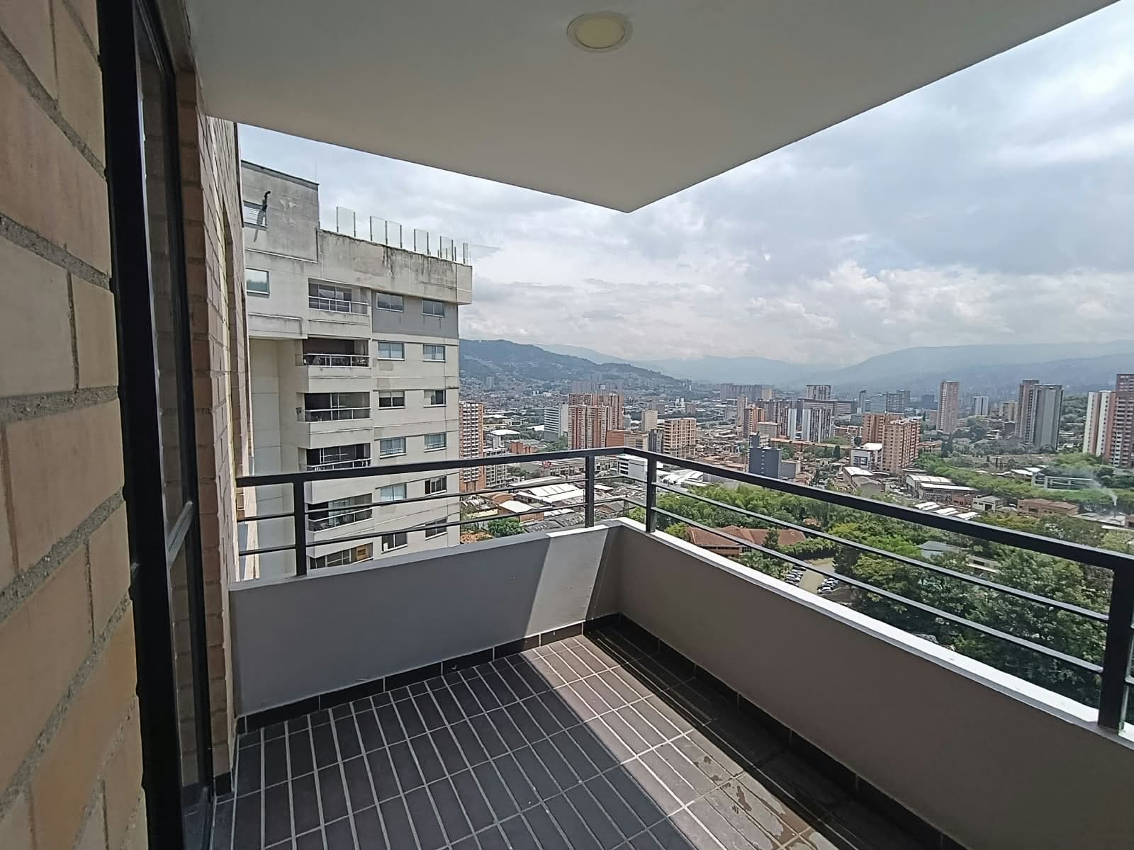 Apartamento en arriendo en El Carmelo Sabaneta — foto 1 de 19
