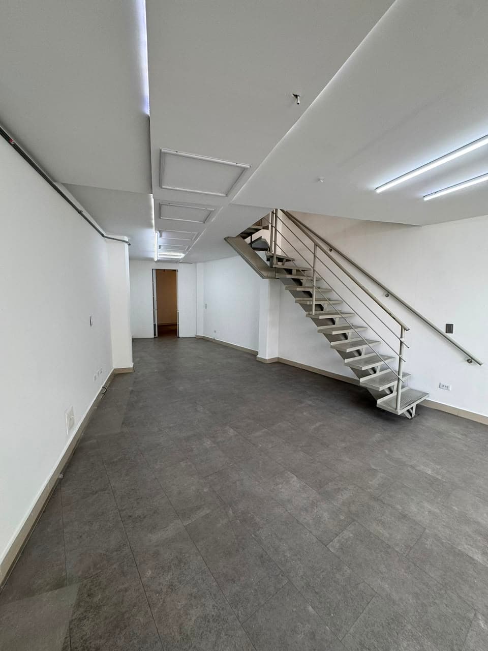 Local en arriendo en Las Acacias Laureles, Medellín — foto 4 de 7