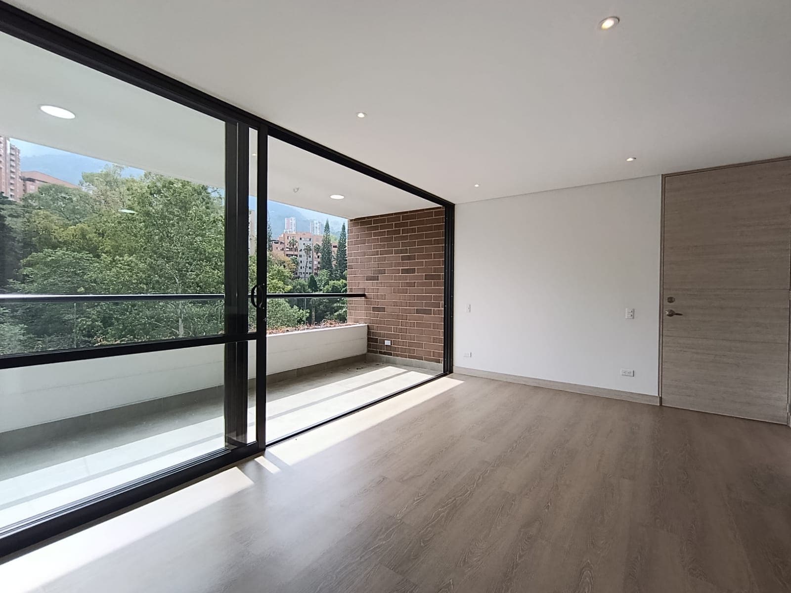 Apartamento en arriendo en Los Balsos, El Poblado, Medellín — foto 1 de 20