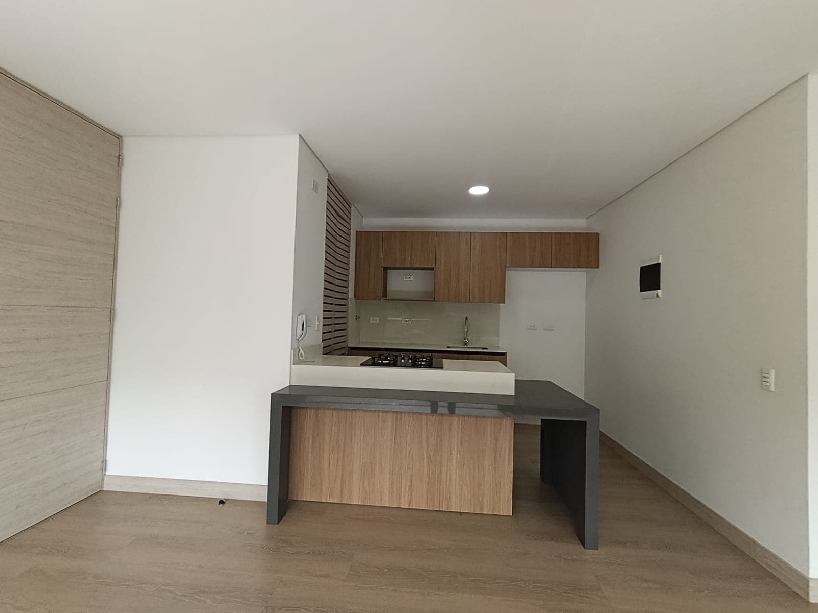 Apartamento en arriendo en Los Balsos, El Poblado, Medellín — foto 3 de 20