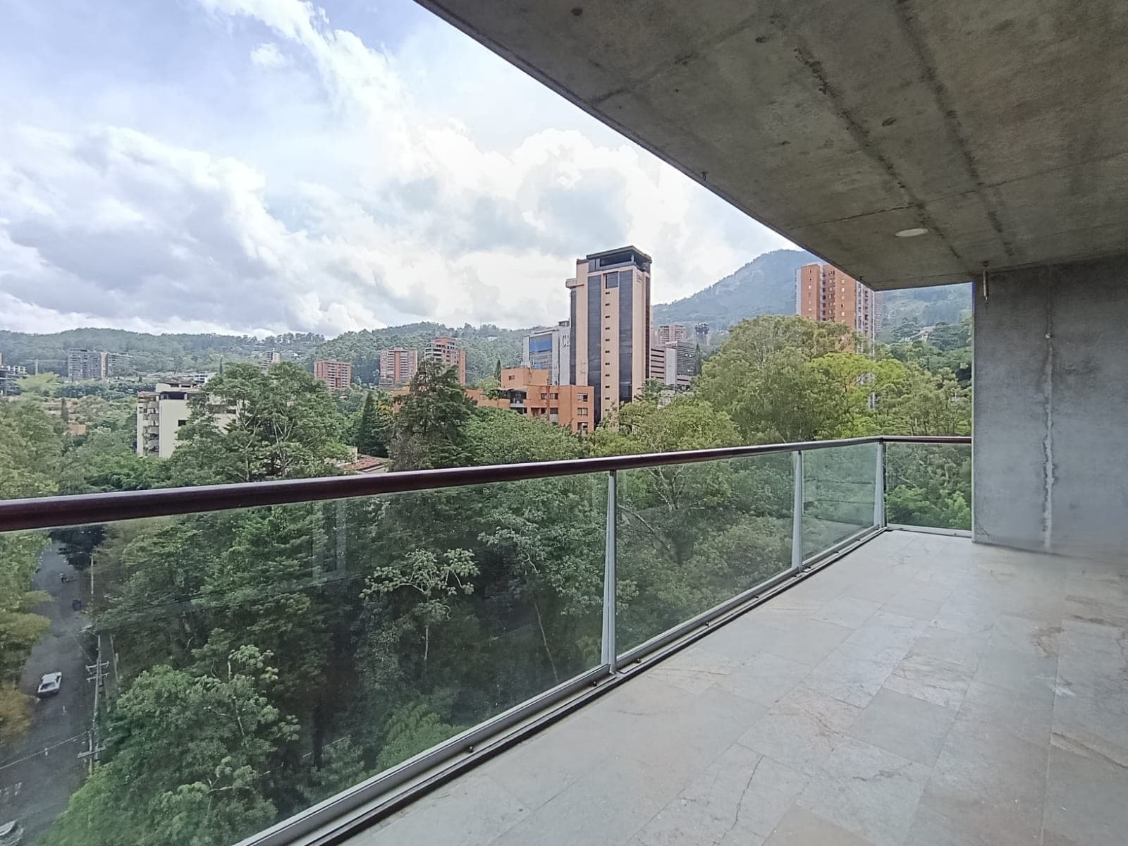 Apartamento en arriendo en Las Lomas, El Poblado, Medellín — foto 1 de 20