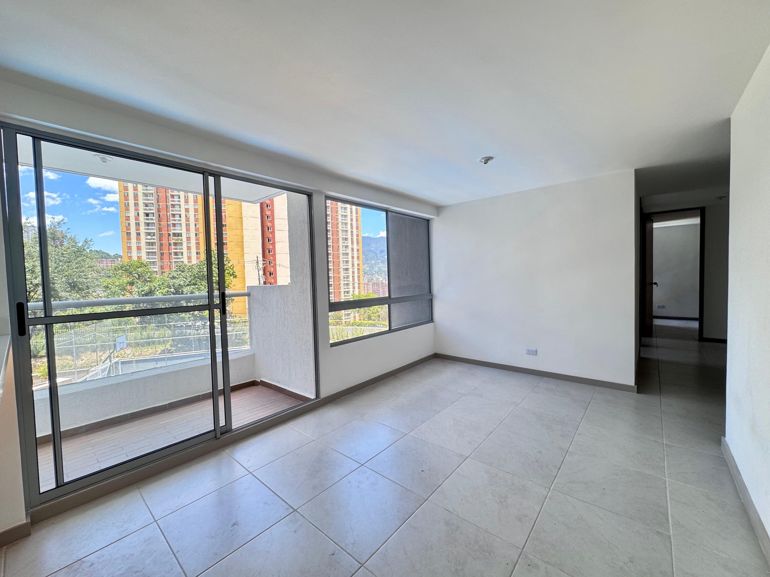 Apartamento en arriendo en La Cuenca, Envigado — foto 2 de 19