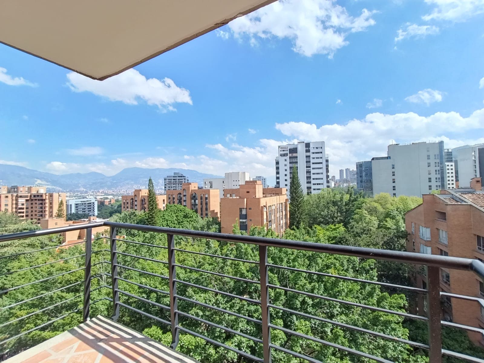 Apartamento en arriendo en Patio Bonito, El Poblado, Medellín — foto 1 de 12
