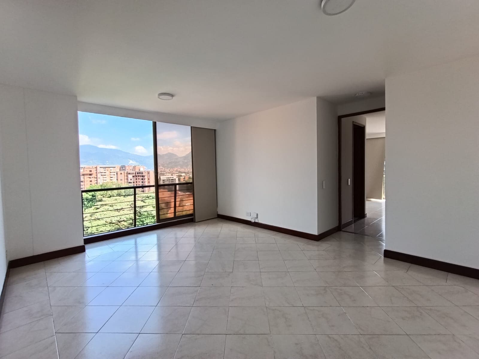 Apartamento en arriendo en Patio Bonito, El Poblado, Medellín — foto 2 de 12